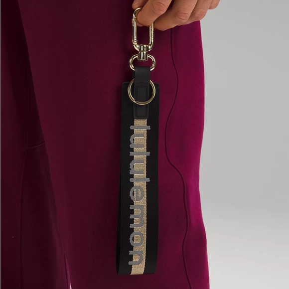 LULULEMON | ✨NEW✨ Never Lost Keychain in Black/Gold - Picture 2 of 5